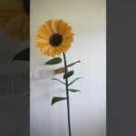Giant paper sunflower 🌻 diy #paperflowercraft #papercrafts #paperflower